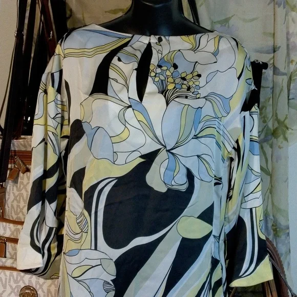 Wednesday 🤗 Live 🫶 Show 🤗 Bags and more This is a selling platform - Picture 4 of 11